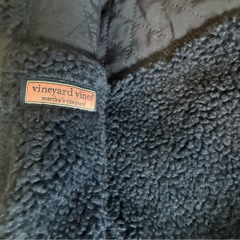 Vineyard Vines Martha’s Vineyard Reversible Quilted Vest - Picture 10 of 10